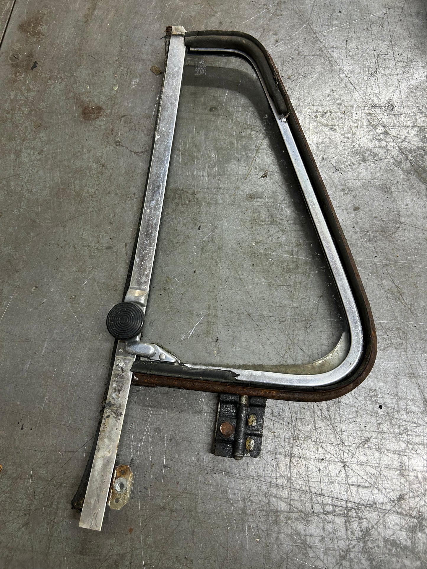 1968-79 Type 2 Baywindow Left Vent Window