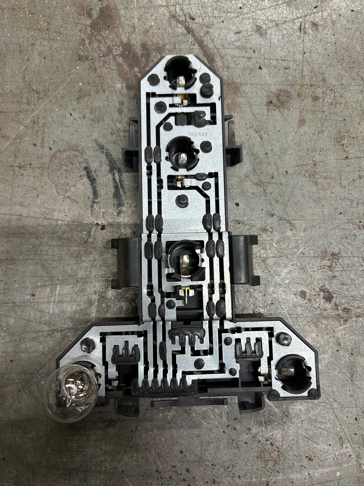 1999-05 MK4 Jetta Left Tail Light Bulb Tray