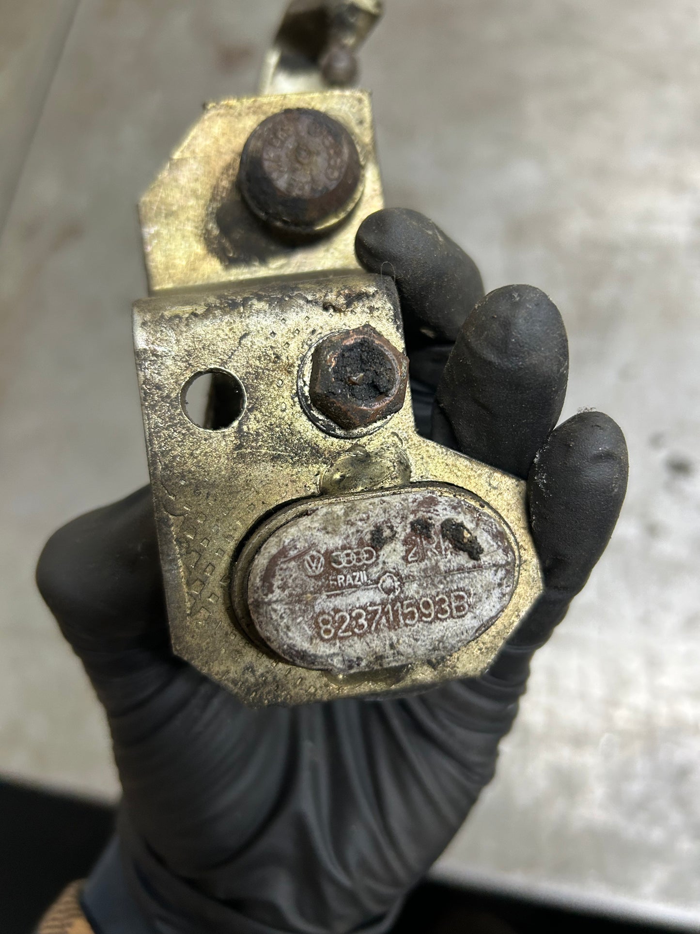 VW Dasher/Audi 80 Transmission Shifter Bracket