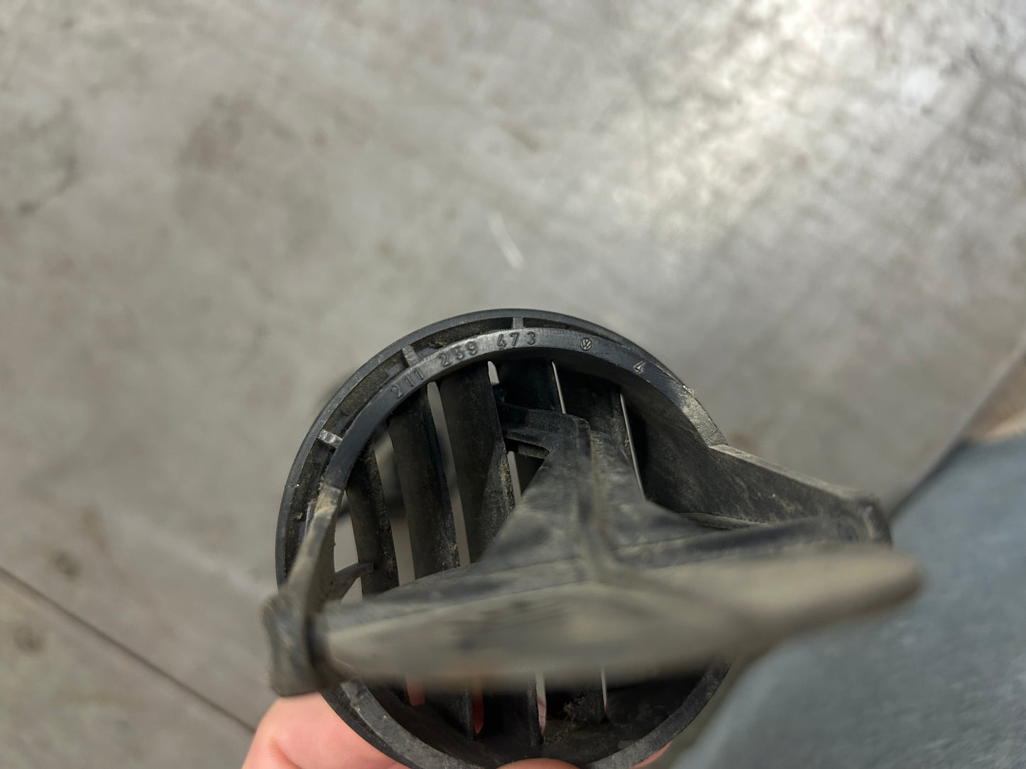 1968-79 Type 2 Baywindow Bus Dash Vent Pair
