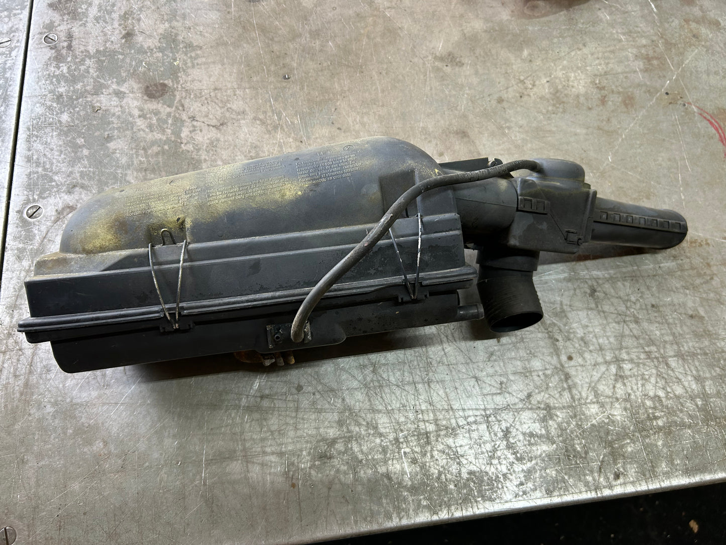 1973-74 Type 1 Beetle Air Cleaner Assembly