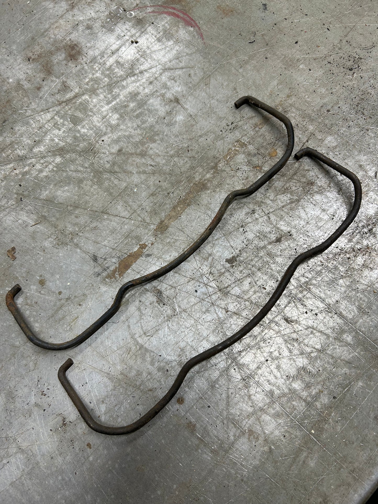 Type 1/2/3/Ghia 1200-1600cc Engine Valve Cover Bail Clip Pair
