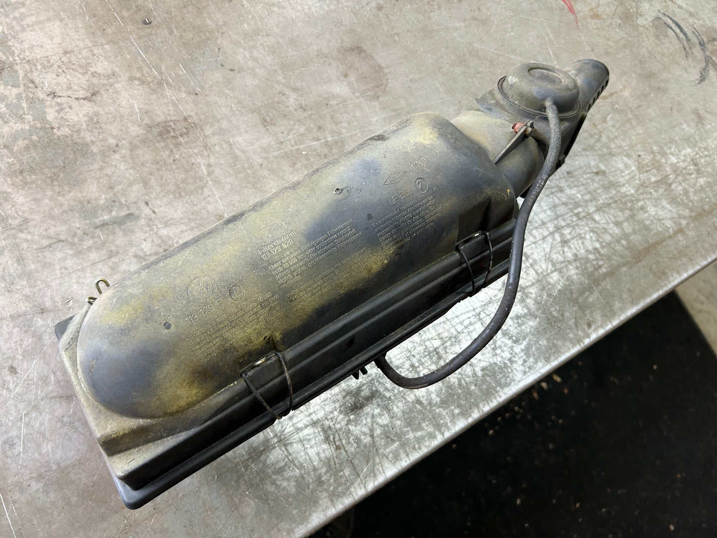 1973-74 Type 1 Beetle Air Cleaner Assembly