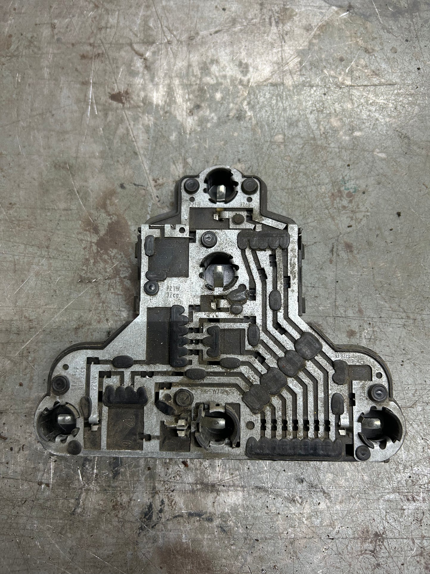 1993-02 MK3 Golf/GTI/Cabrio Taillight Bulb Tray