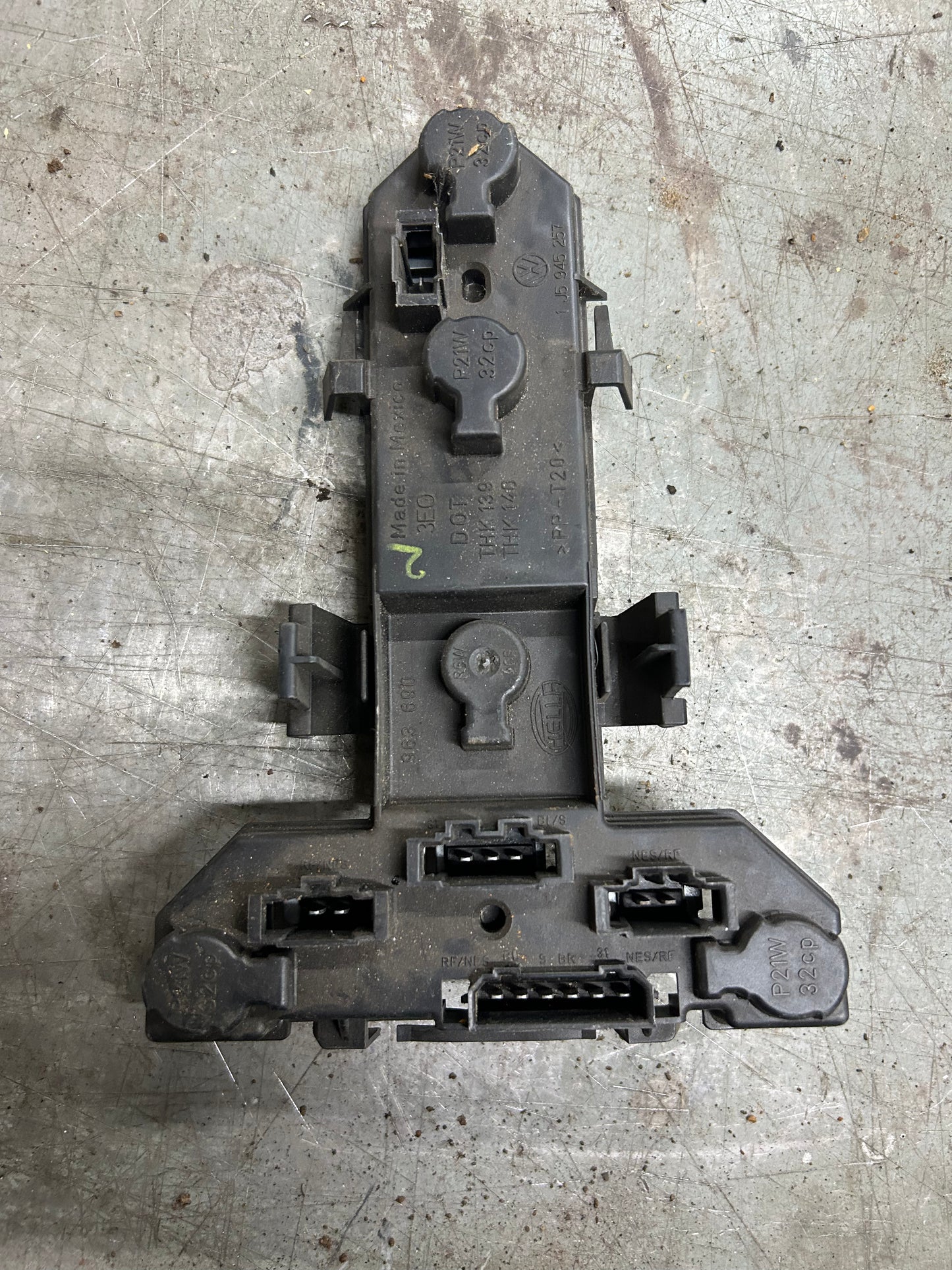 1999-05 MK4 Jetta Left Tail Light Bulb Tray