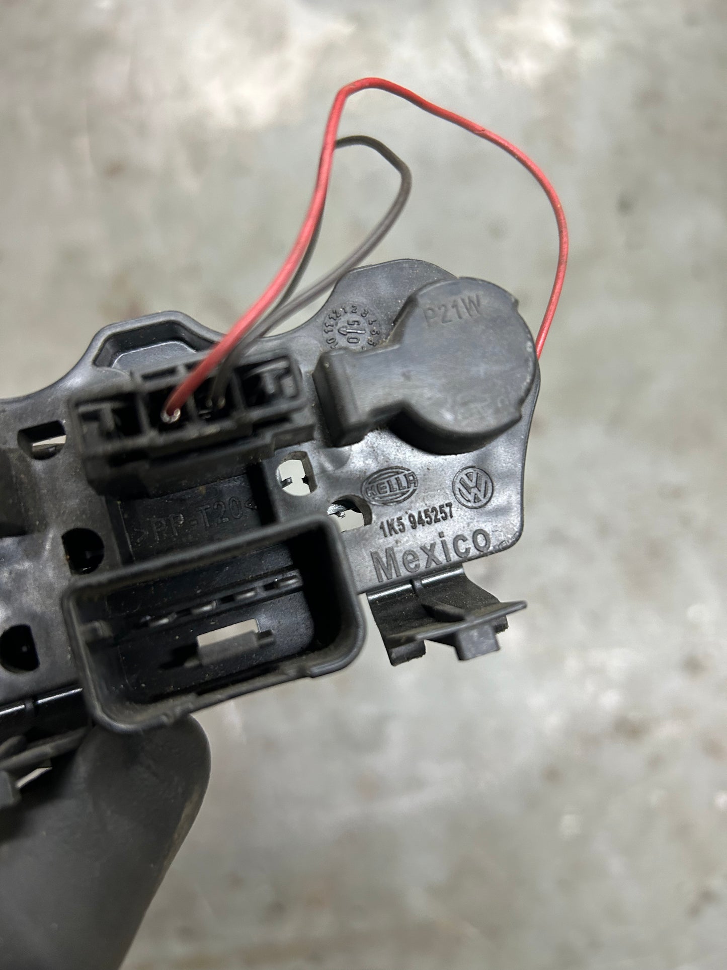 2005-2010 MK5 Jetta/GLI Turn Signal Bulb Tray
