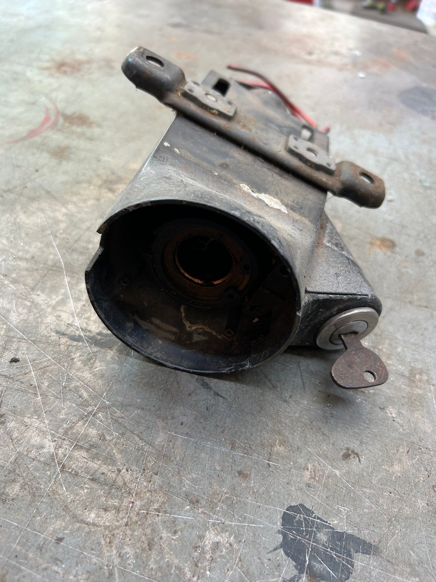 1968~71 Standard Beetle Ignition Housing W/Key