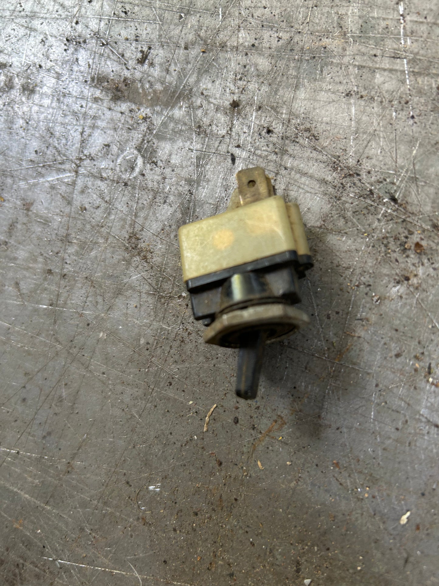 1968-70 Type 1 Beetle Rear Defroster Switch