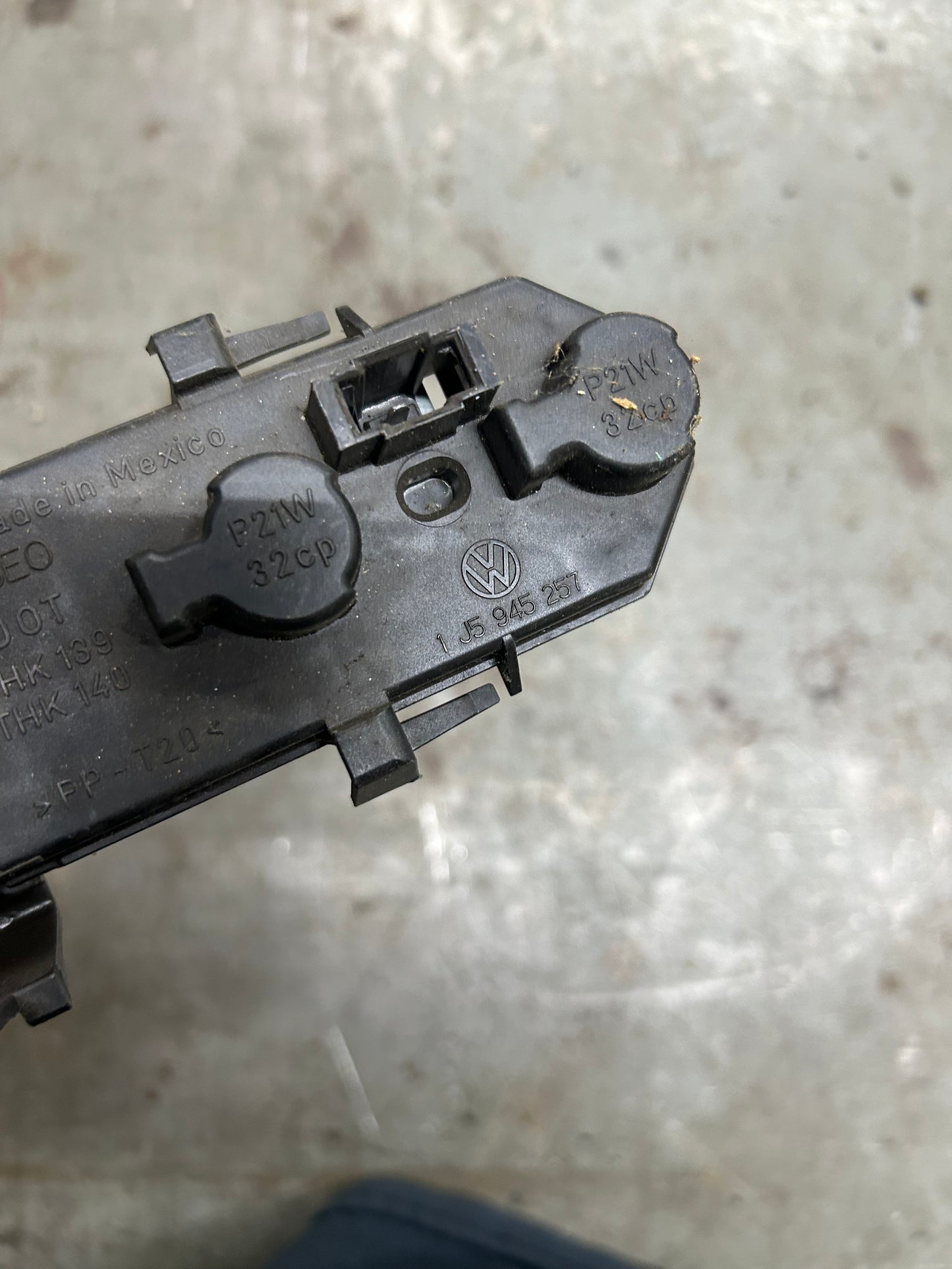 1999-05 MK4 Jetta Left Tail Light Bulb Tray