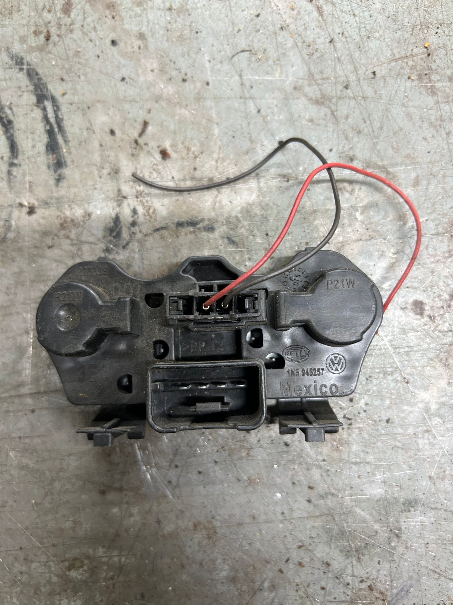 2005-2010 MK5 Jetta/GLI Turn Signal Bulb Tray
