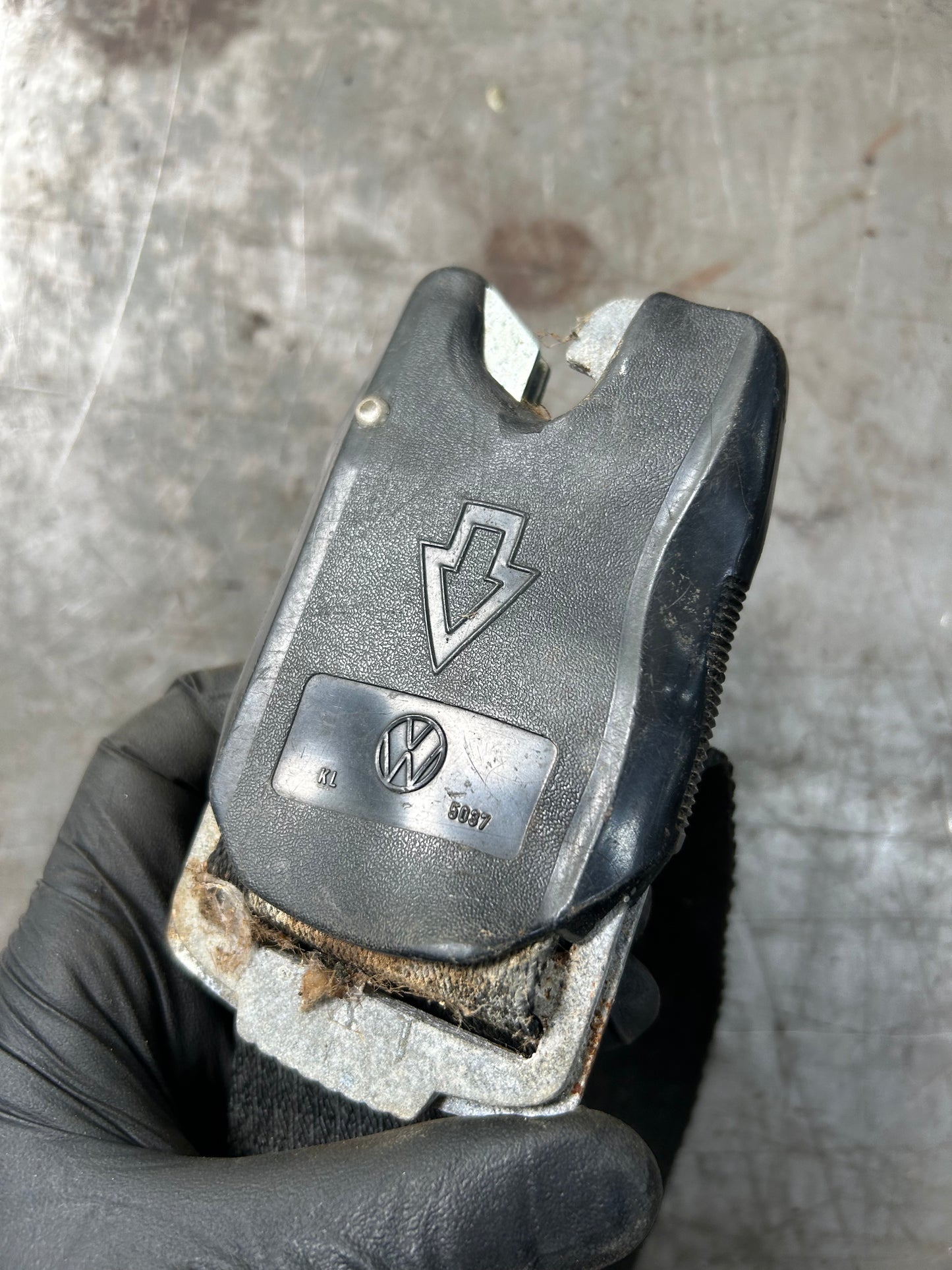 1968-69 Type 1 Beetle Lobster Claw Front Seat Belt