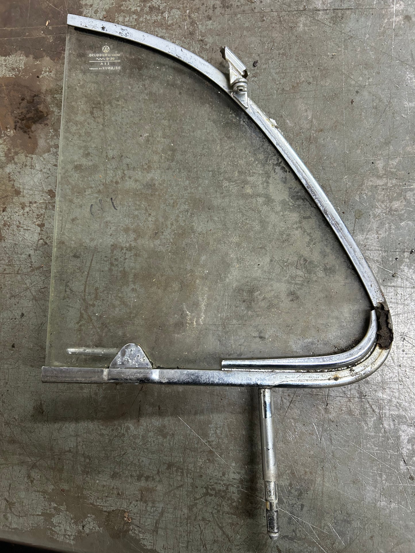 1964-Earlier Type 1 Beetle Right Vent Window