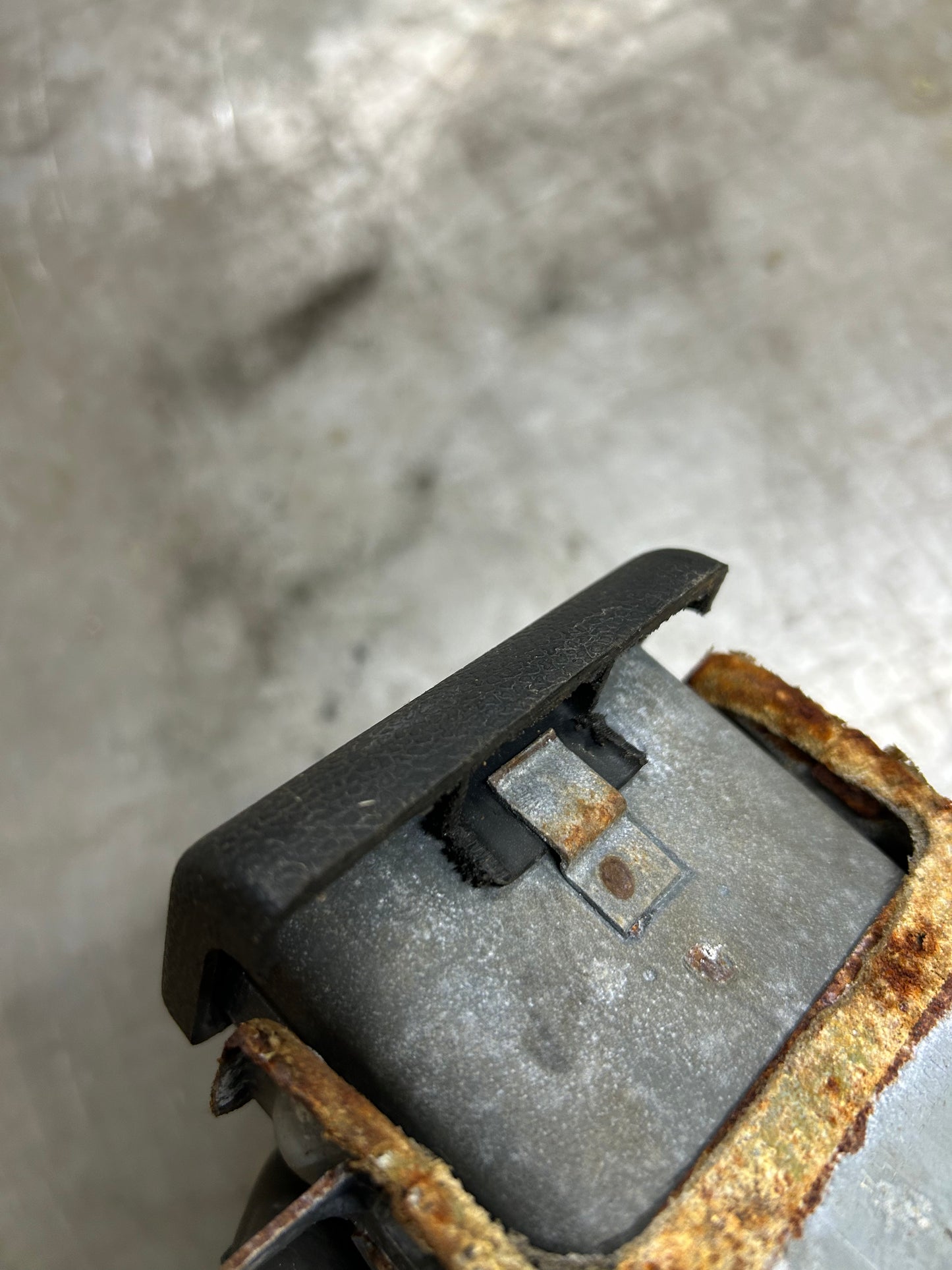 1968-73 Type 1 Beetle Autostick Ashtray