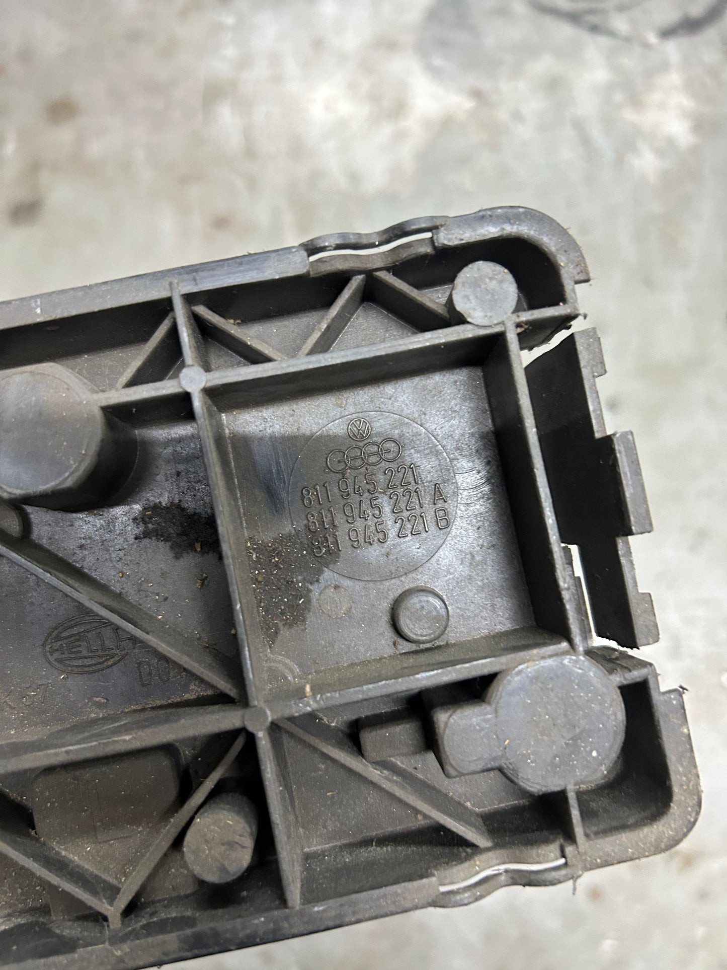 1979-84 Audi 80/90/Avant Left Tail Light Bulb Tray