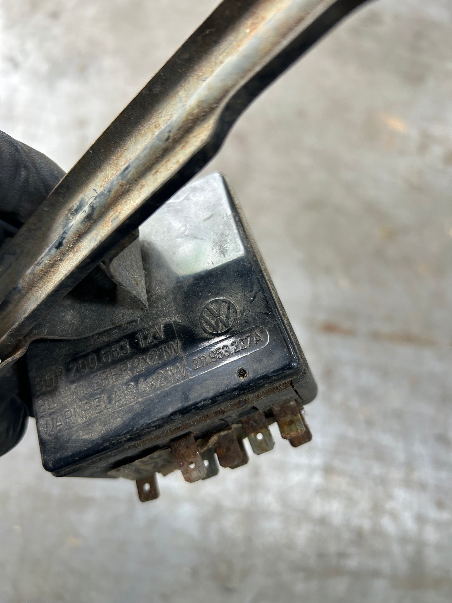 1967 Type 1 Beetle 12V Flasher Relay/Bracket