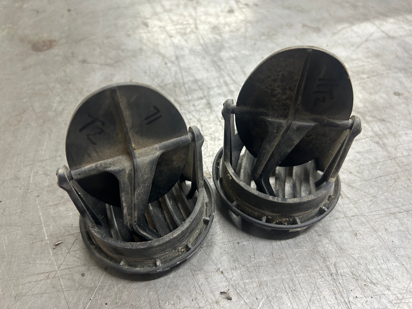 1968-79 Type 2 Baywindow Bus Dash Vent Pair
