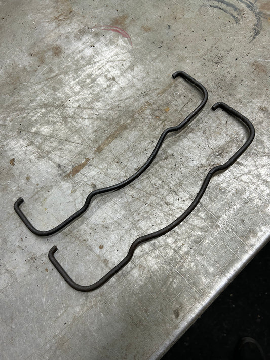 Type 4 1.7-2.0 Engine Valve Cover Bail Clip Pair