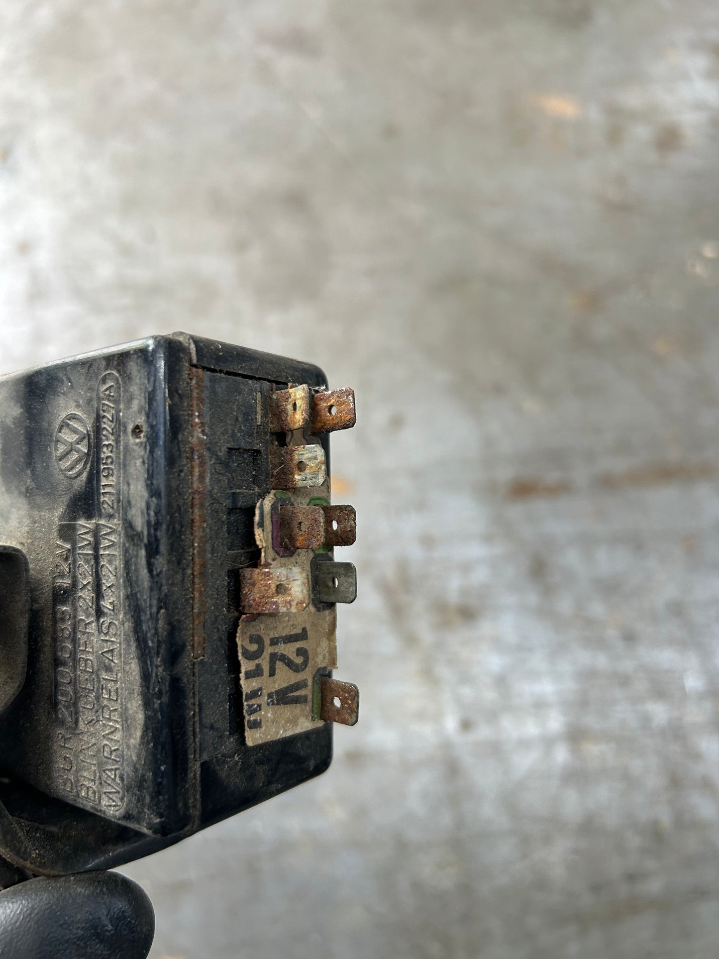 1967 Type 1 Beetle 12V Flasher Relay/Bracket