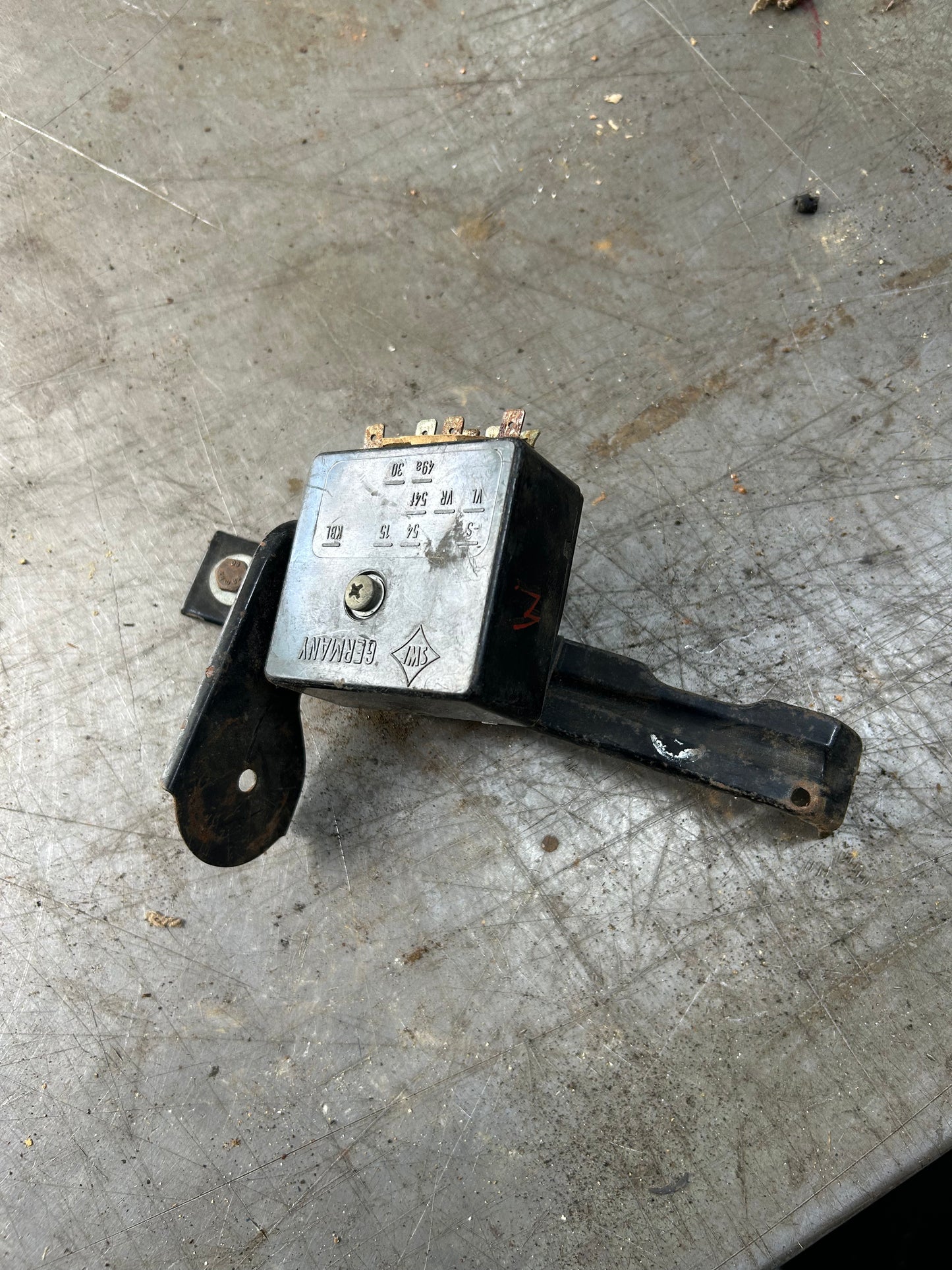 1967 Type 1 Beetle 12V Flasher Relay/Bracket