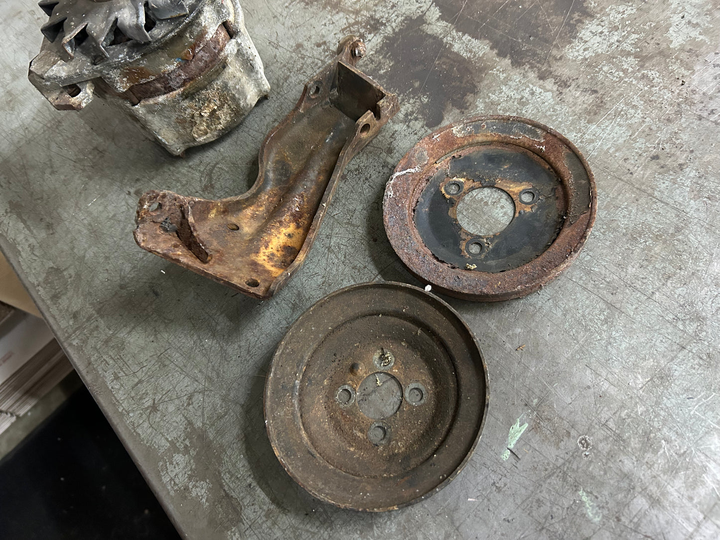 MK1 Rabbit 1.6 Diesel Non AC Bracket/Pulley Set