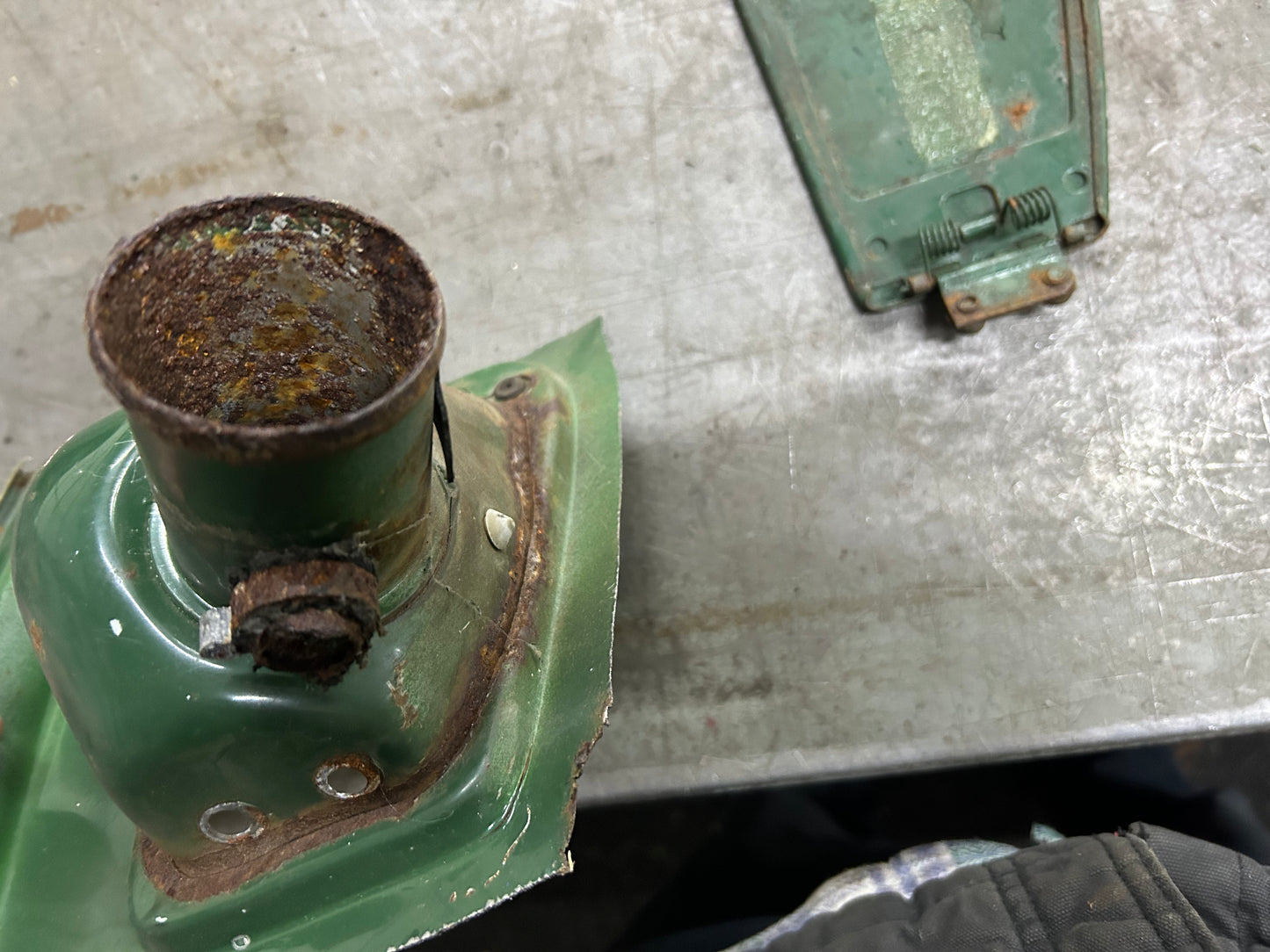 1968-70 Type 1 Beetle Gas Door Section