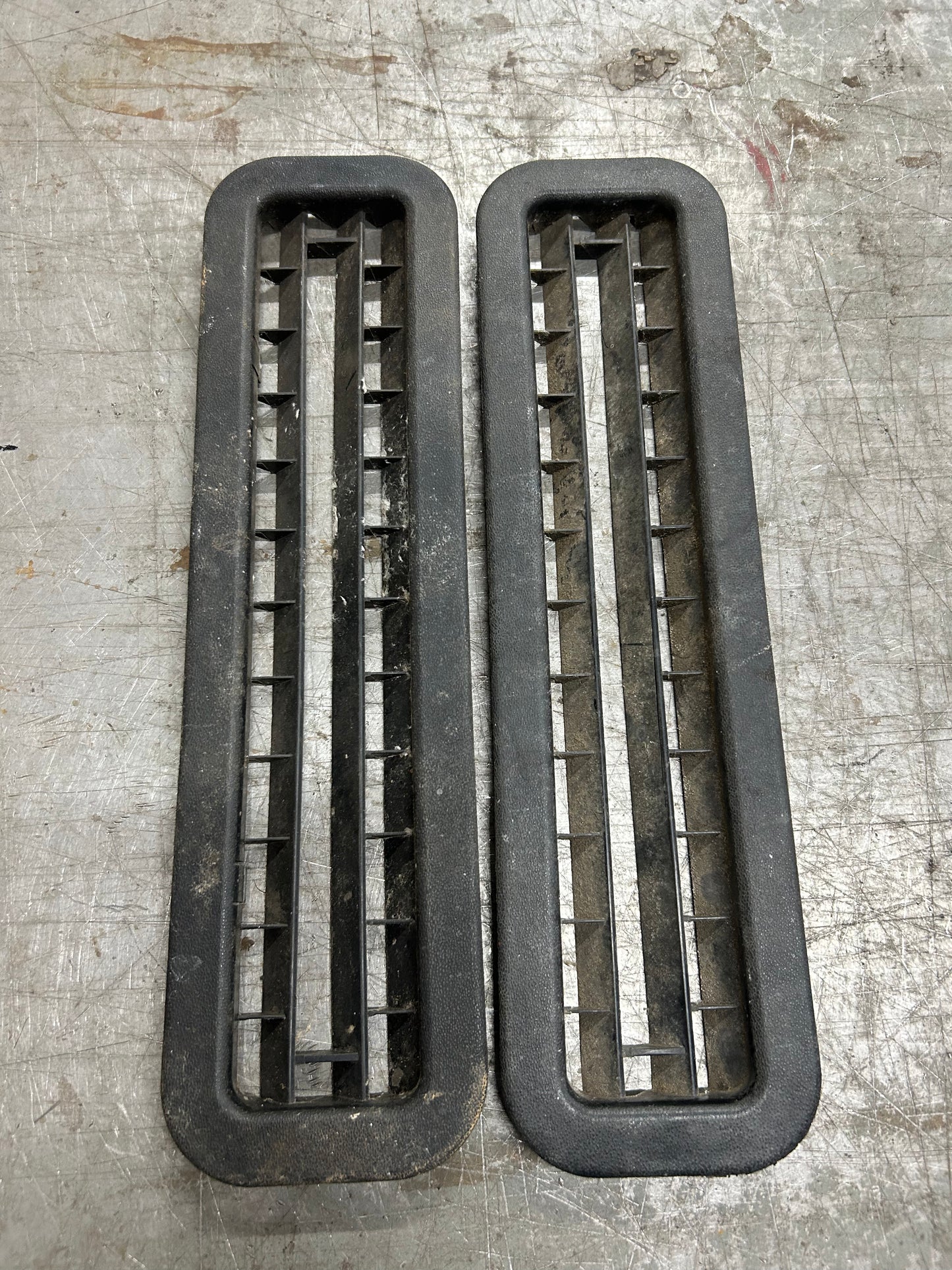 1968-79 Type 2 Baywindow Bus Door Vent Pair
