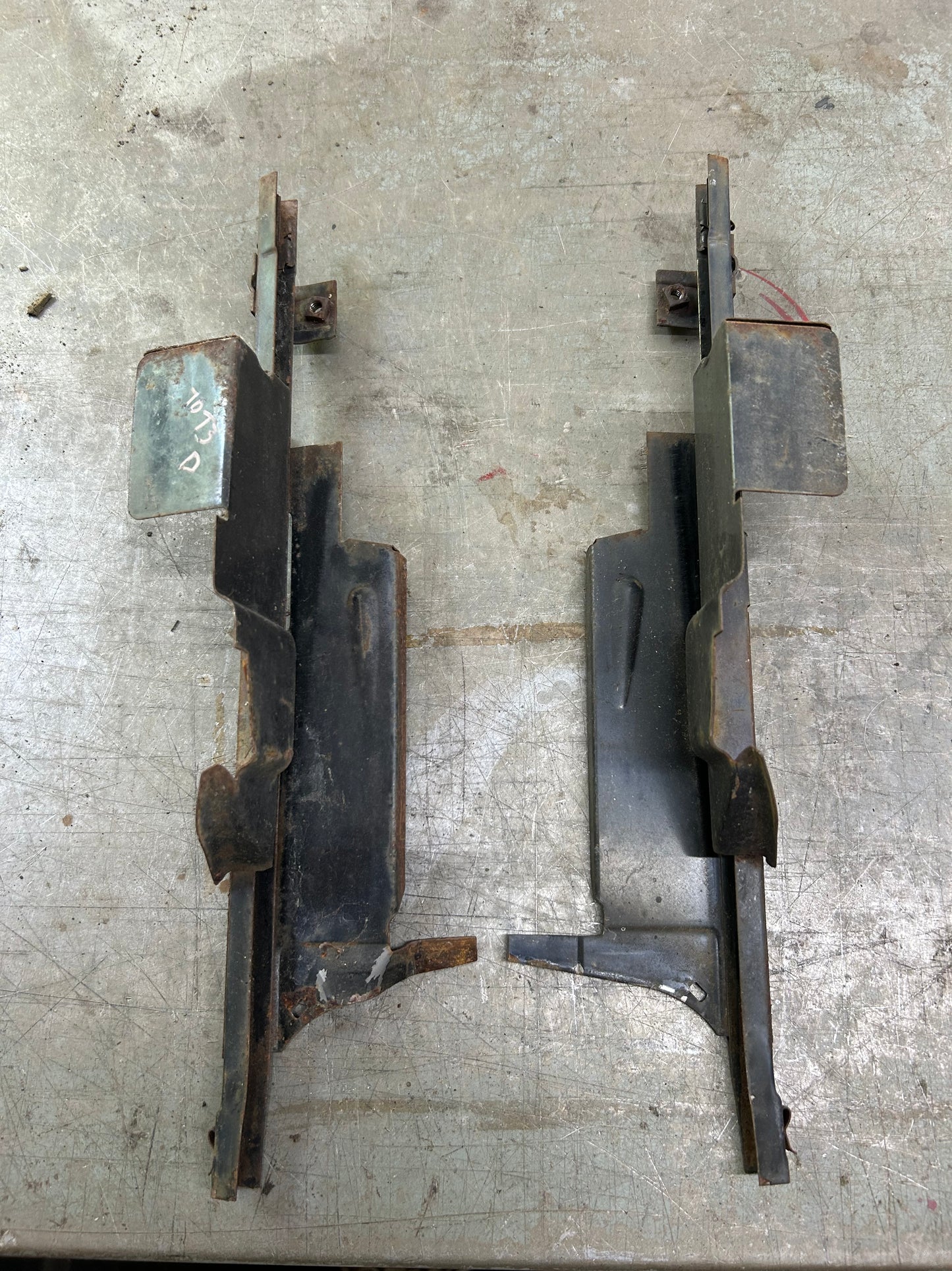 Late Type 3 Window Track Guide Pair