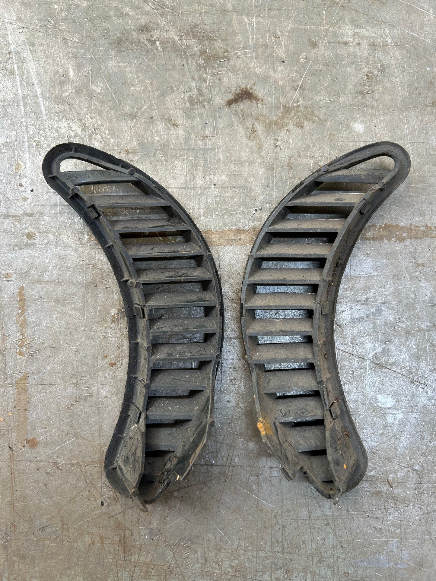 1971-77 Type 1 Beetle C Pillar Air Vent Pair