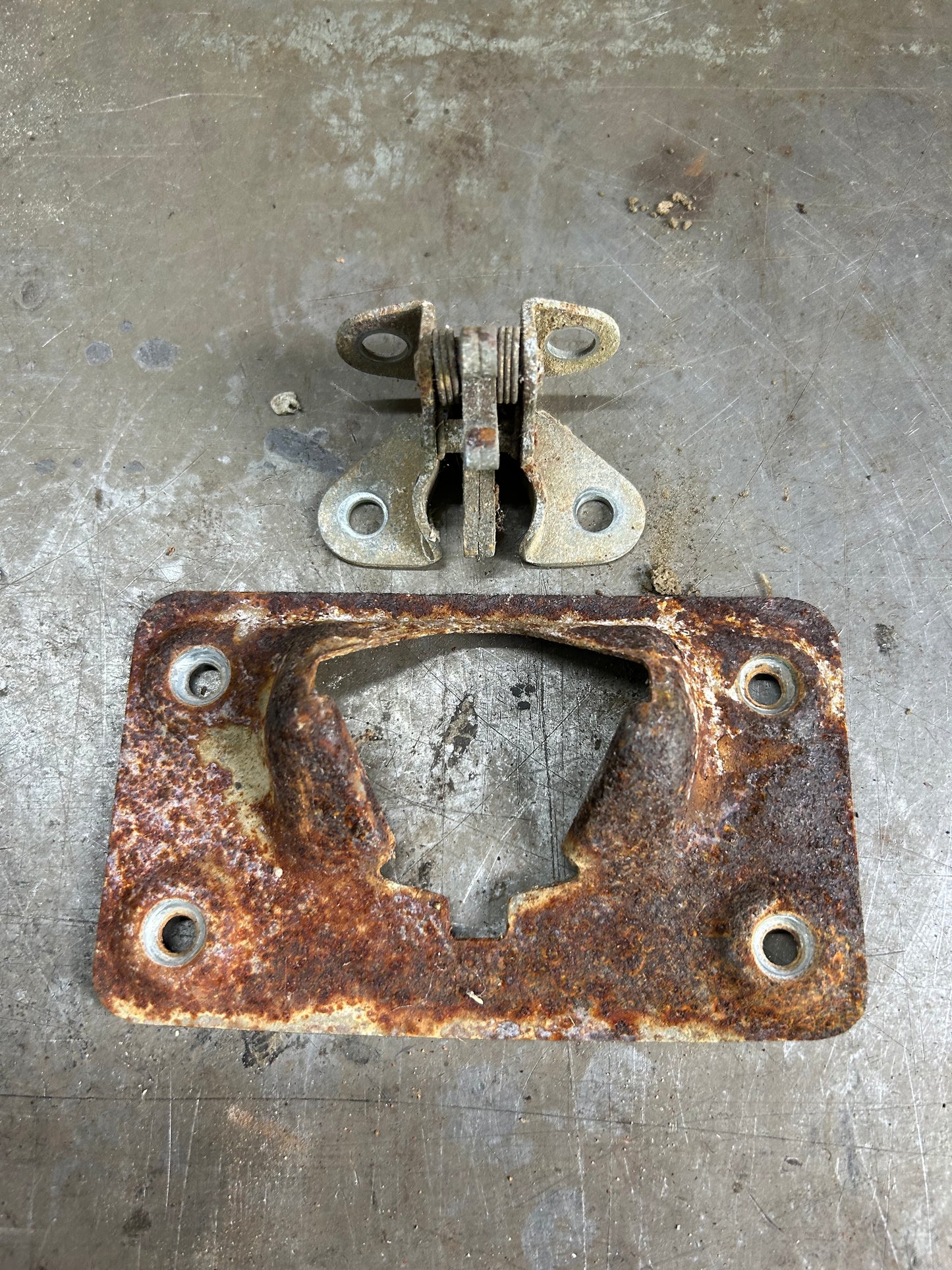 Early Type 3 Squareback Hatch Latch